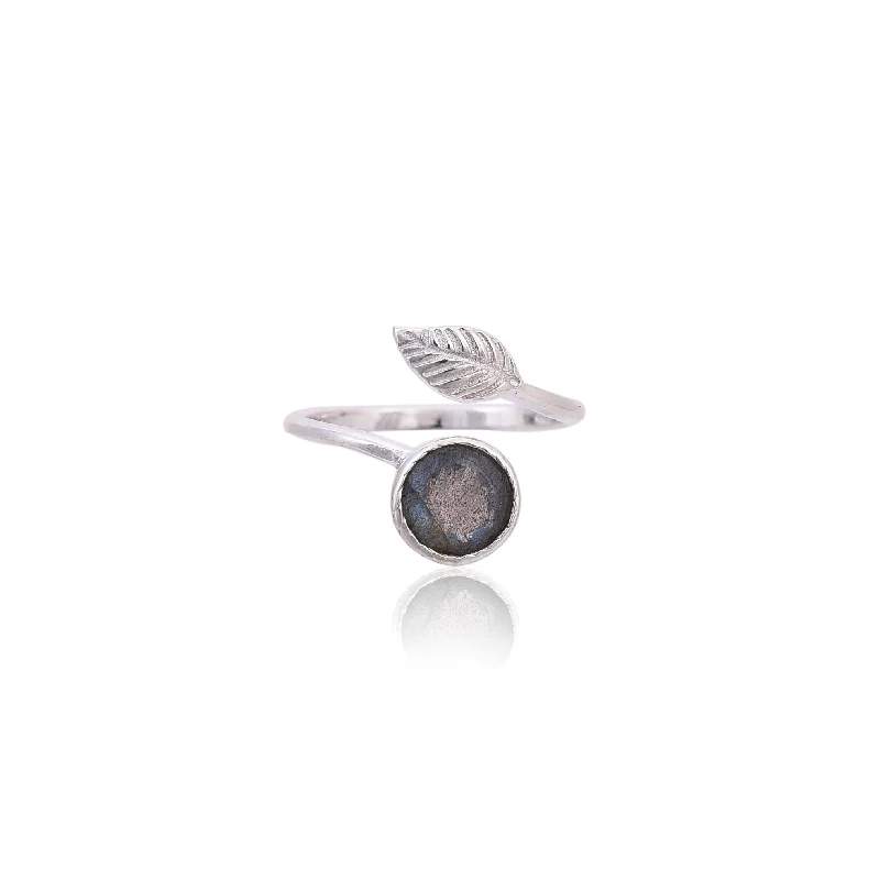 Women’s engraved ring-Silver Mountain 925 Sterling Silver Labradorite Ring