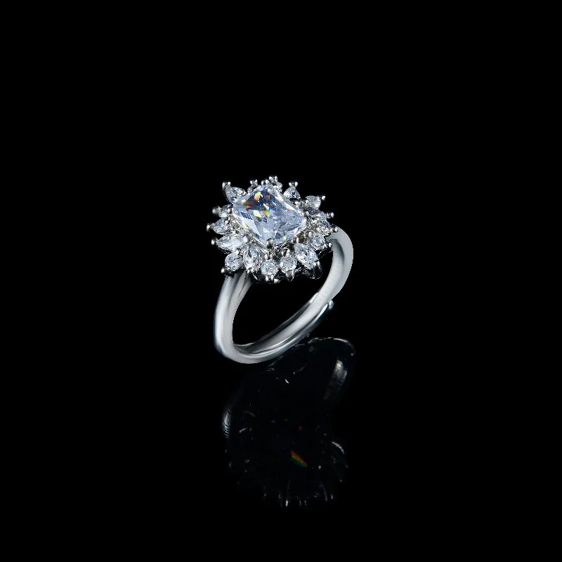 Women’s mixed metal ring-Nipura Pretty Flower Zircon Ring